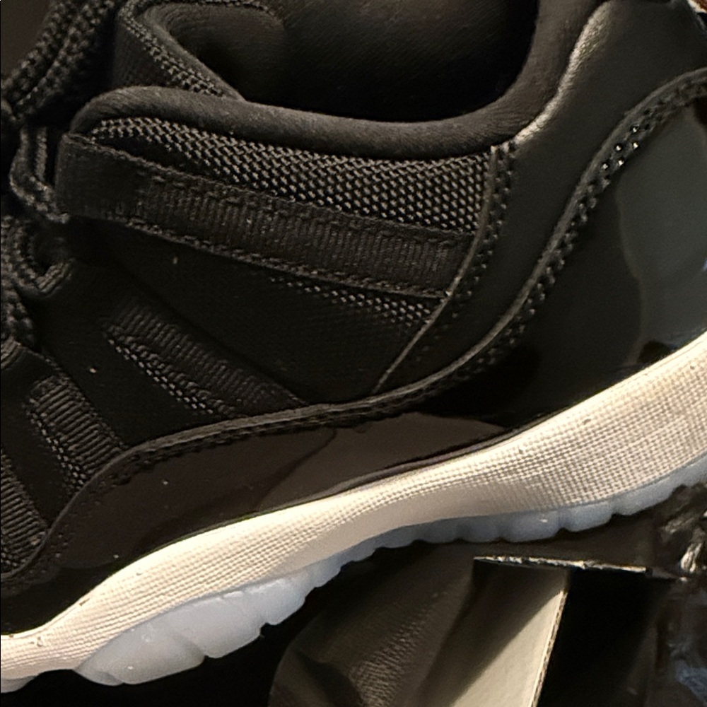 Jordan 11 Retro Low in Black and White